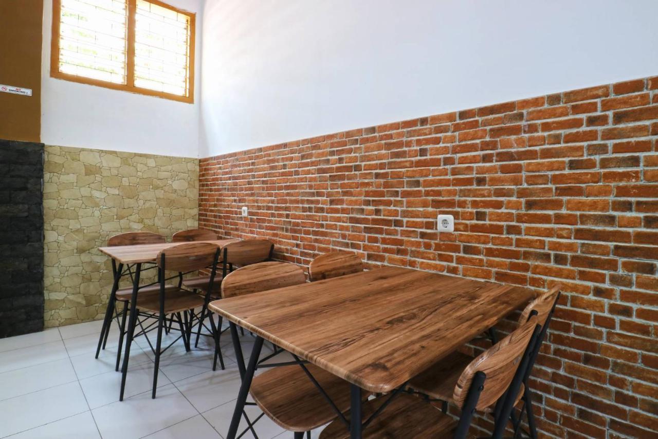 Pondok Backpacker City Square Malang Kültér fotó